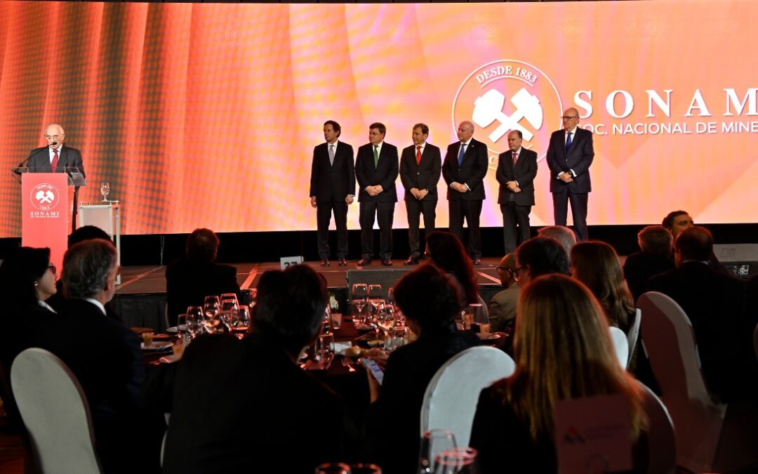 Exministros llaman a un acuerdo nacional para fortalecer la minería